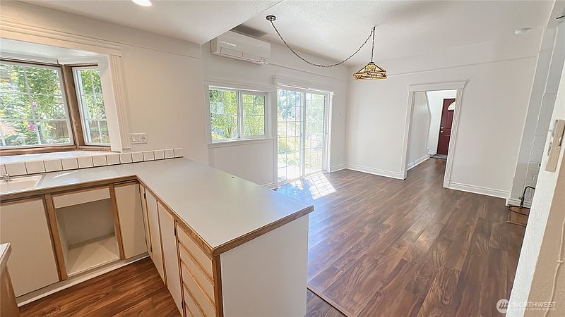 5th image of 1470 Grant Street