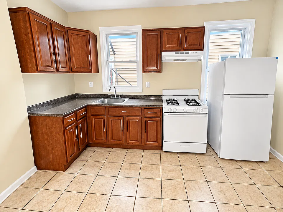 320 W Runyon St #3