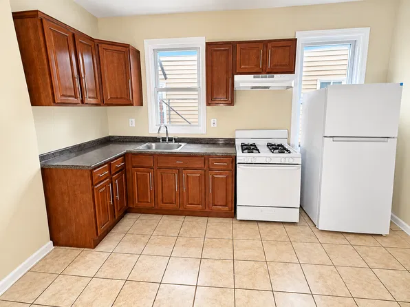 320 W Runyon St #3, Newark, NJ 07108