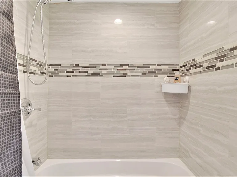 932 Summit Ave #B — Photo 7