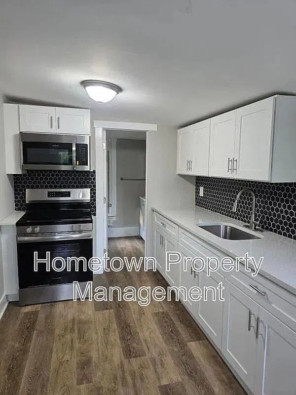 2 bed, 1.0 bath, 752 sqft, $1,650 — Photo 3