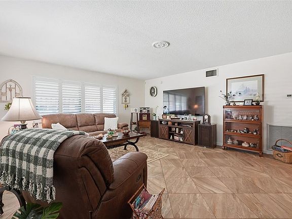 3rd image of 250 Rosery Rd NW APT 351