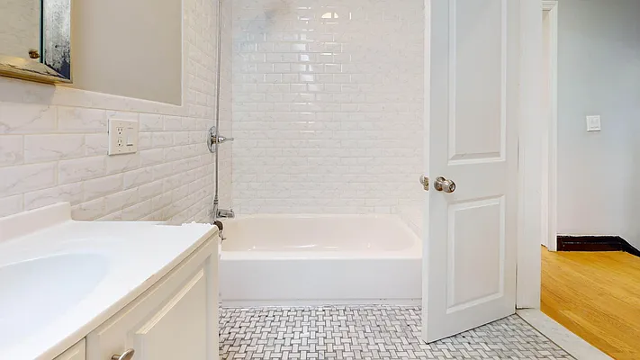 Rented by Bond New York | media 16