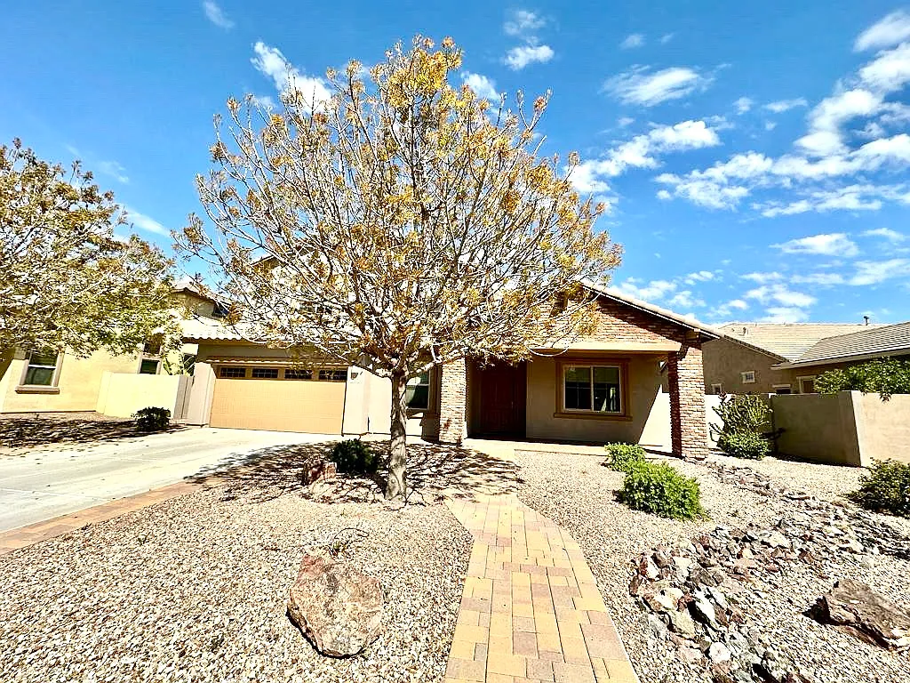 5 bed, 3900 sqft, $3,899 — Photo 1