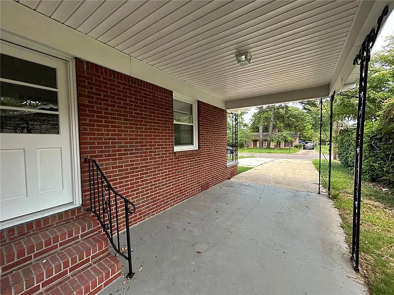 506 Seville Dr — Photo 42