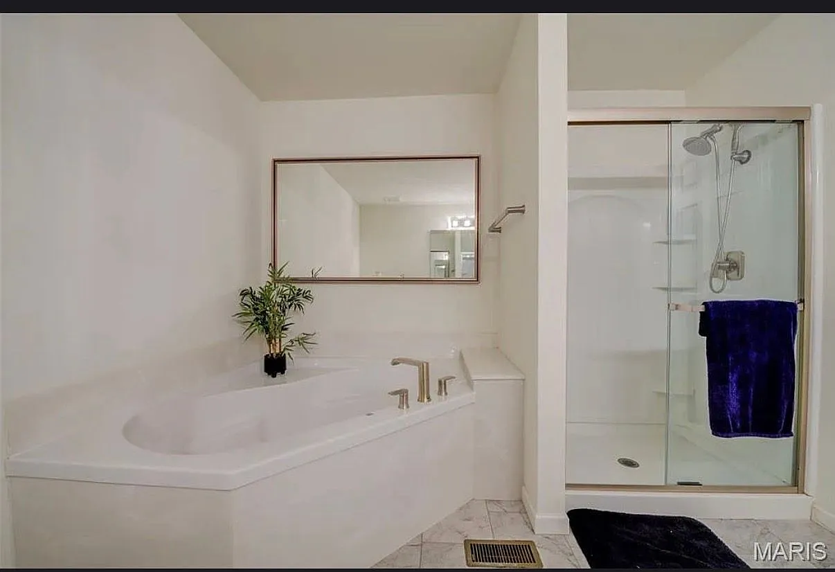 4 bed, 2.5 bath, 2800 sqft, $2,800 — Photo 2