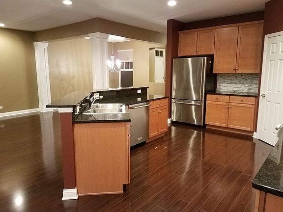 5th image of 1909 Crenshaw Cir