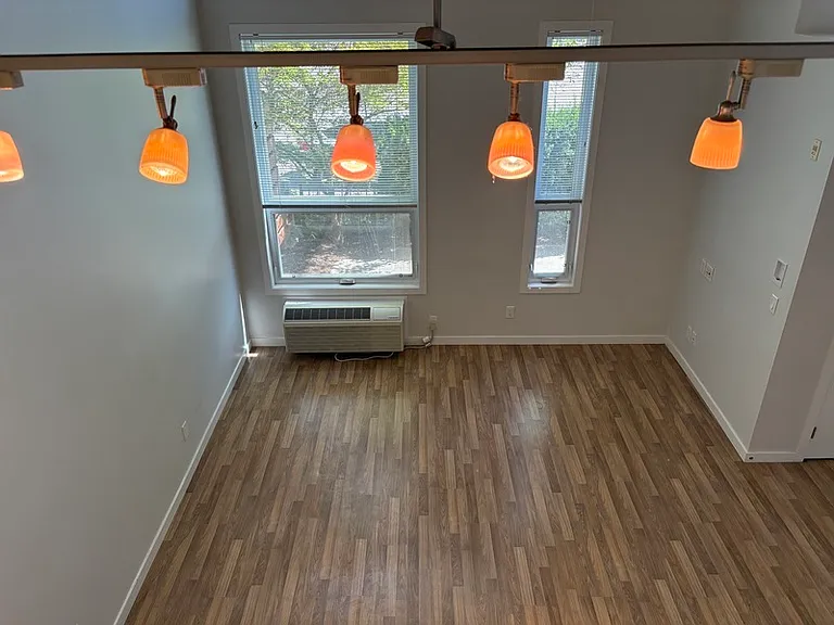 1550 Dickson Ave #6 — Photo 28