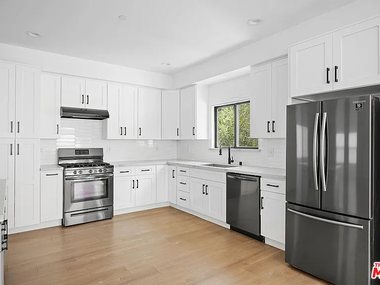 5826 Craner Ave #5826 — Photo 9