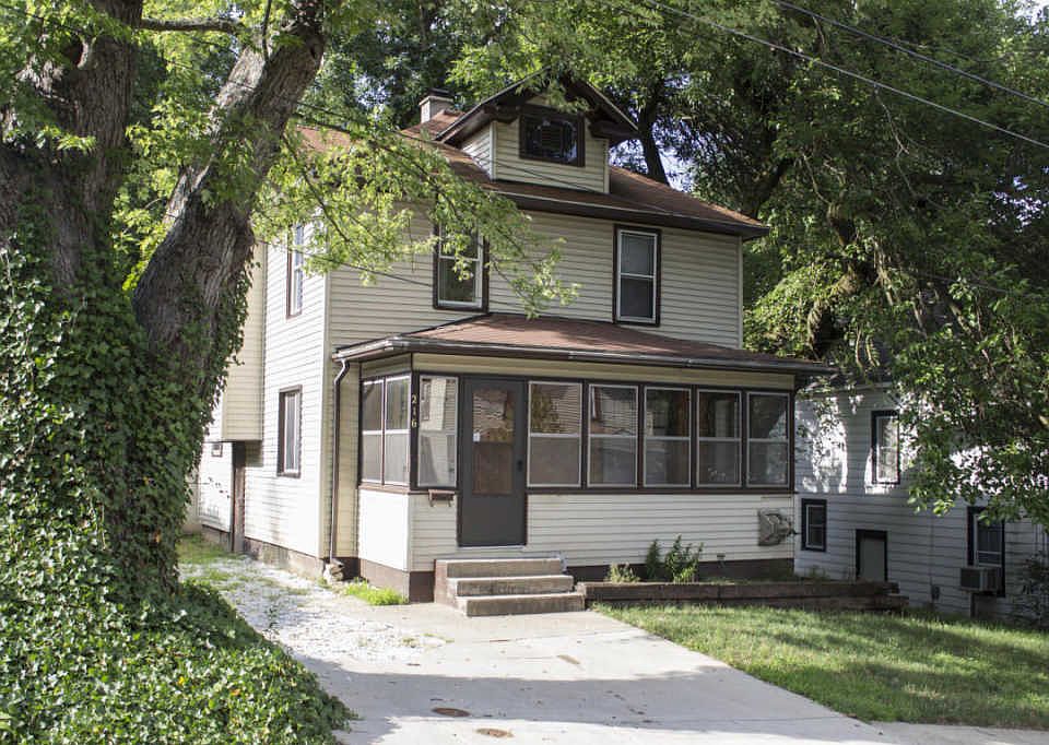 1st image of 216 W Belmont St