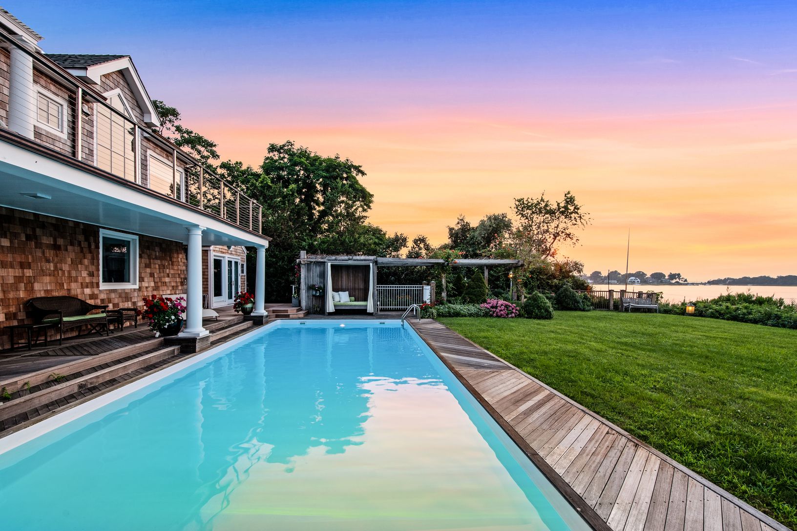 WATERSIDE HEATED POOL