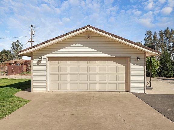 4th image of 2539 E Woodson Rd