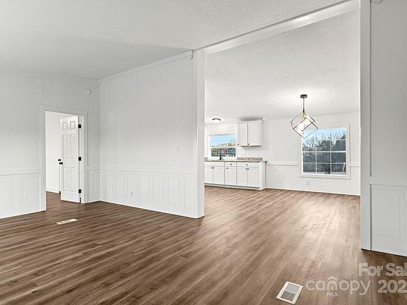 5th image of 2411 New Town Rd