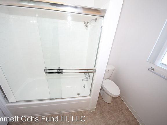 3rd image of 1631 S Westgate Ave APT 4