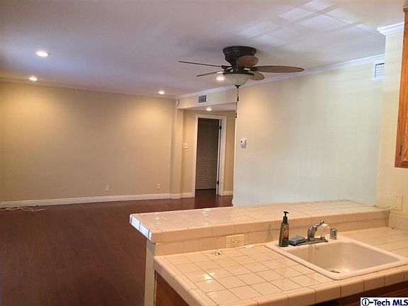 5th image of 11507 Moorpark St APT 102