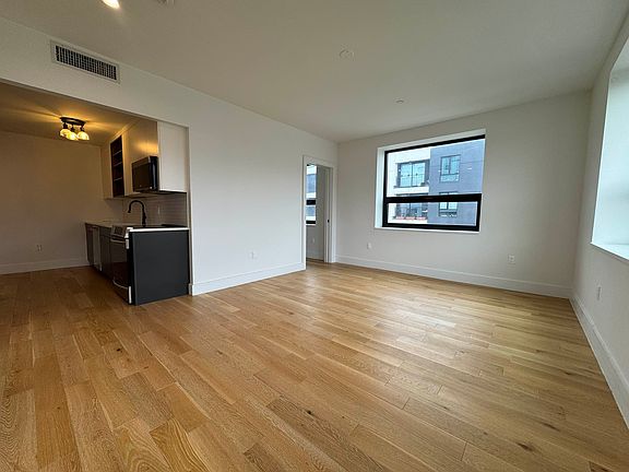 4th image of 503 Evergreen Ave #3G