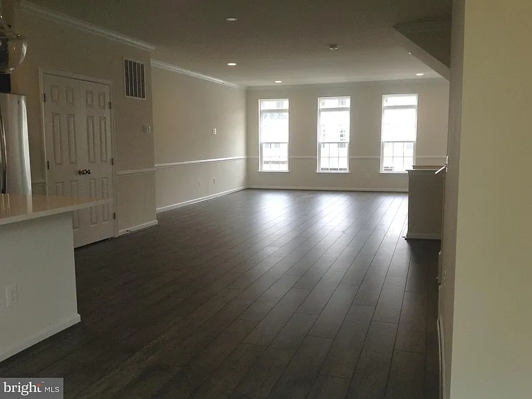 204 Upper Brook Ter — Photo 8