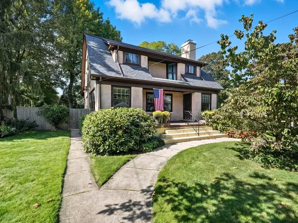 31 Wellesley Rd, Holyoke, MA 01040