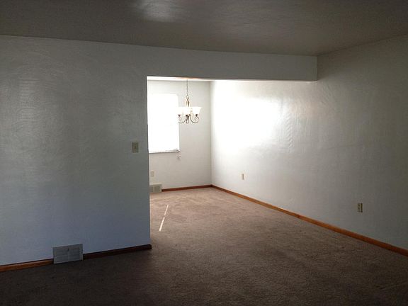 3rd image of 904 Cribbs St