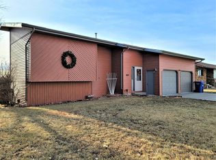 807 1st St NW, Beulah, ND 58523