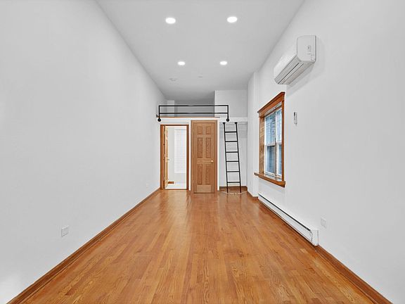 2nd image of 611 W Briar Pl APT 201