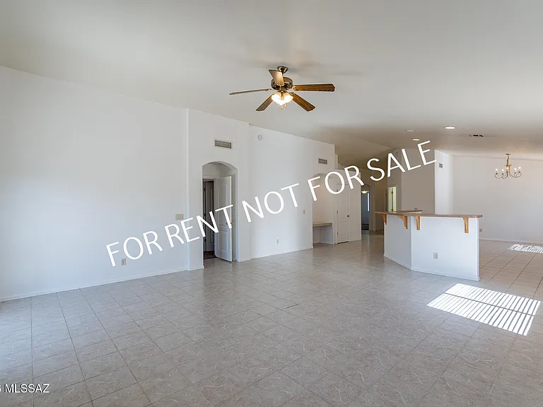 2439 W Rousseau St — Photo 7