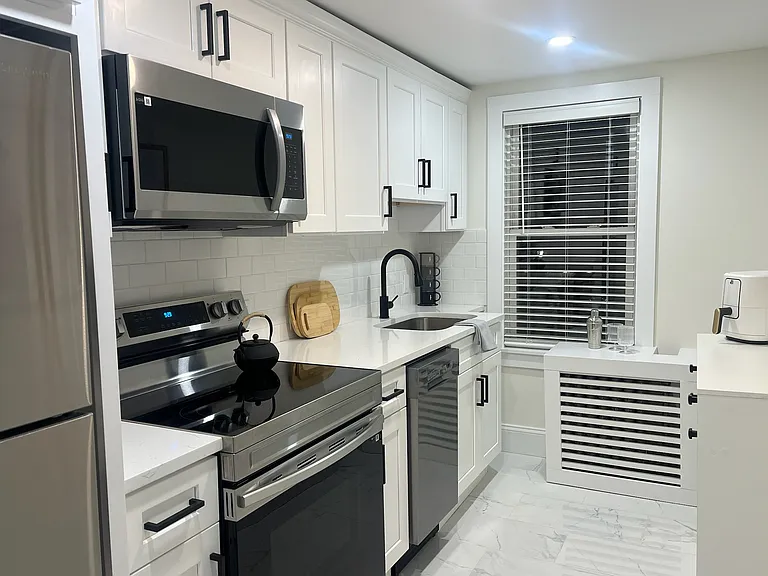 131 Broadway St #5 — Photo 4