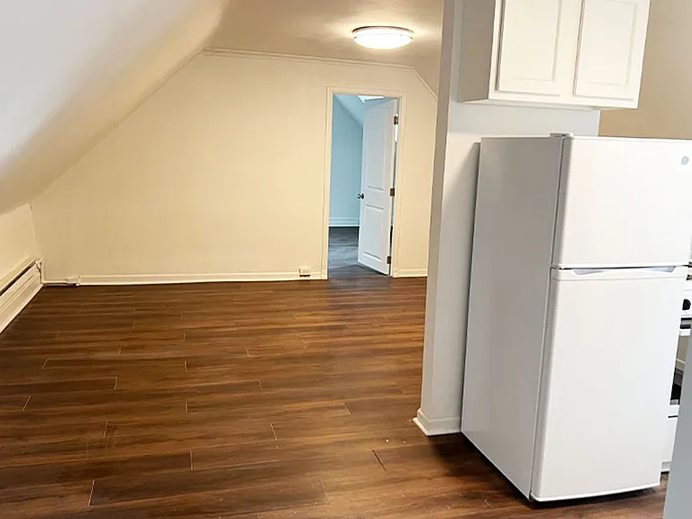 2309 Clifton Ave — Photo 10