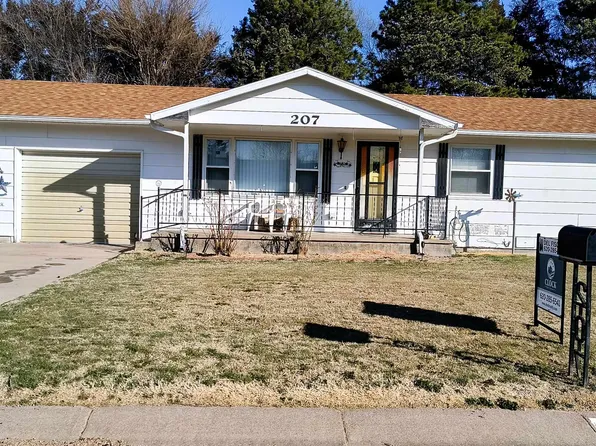 207 E 21st St, Larned, KS 67550