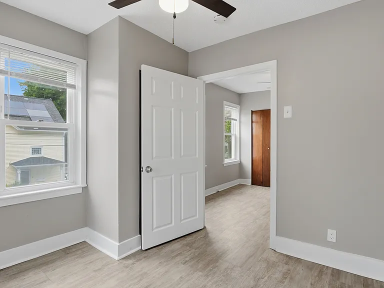 6 Oswald St #1 — Photo 5