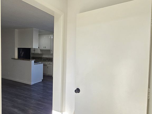 4th image of 11657 Iowa Ave #7