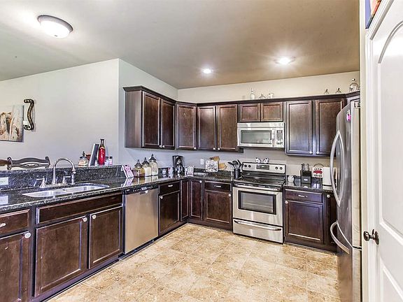 3rd image of 109 Petal Ave