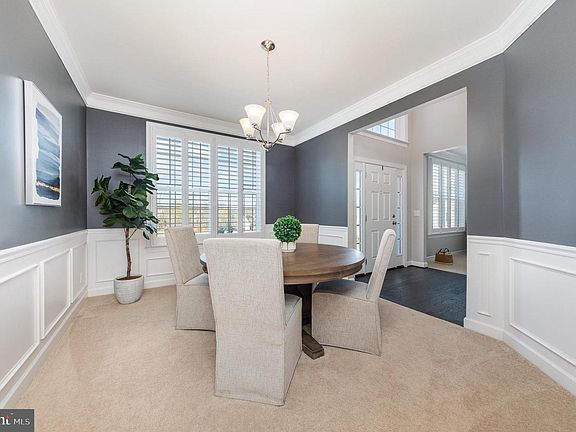 4th image of 105 Adelaide Ct