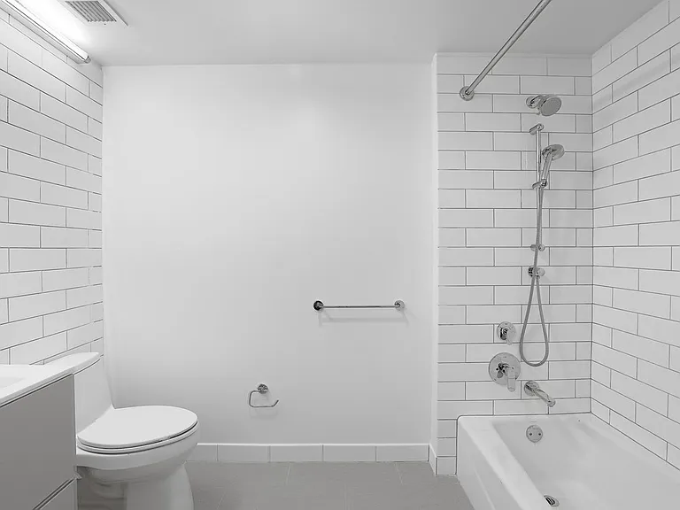 400 W 113th St #208 — Photo 4