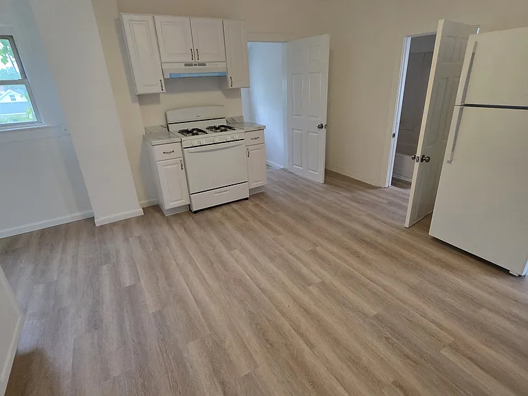 520 E Plum St — Photo 2