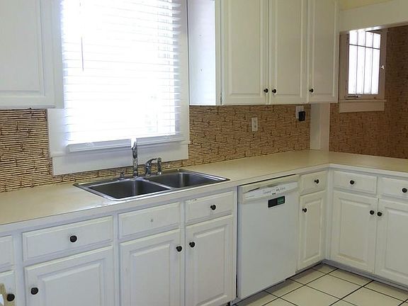 5th image of 808 Jackson St