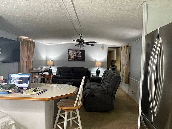 5th image of 1624 Luther Ln