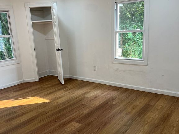 4th image of 618 Cherry St