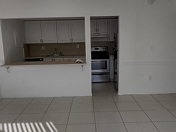 4th image of 220 NE 40th St