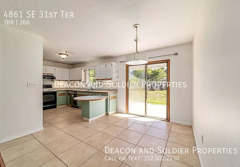 4861 SE 31st Ter — Photo 12