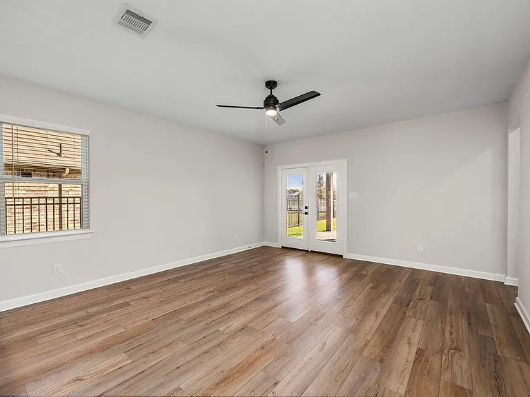 3052 Sorrento Hill Dr — Photo 6