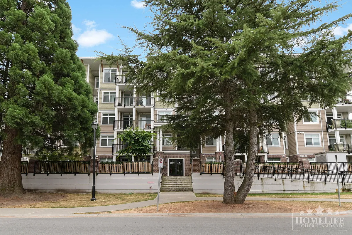Building Photo - 20686 Eastleigh Cres #104