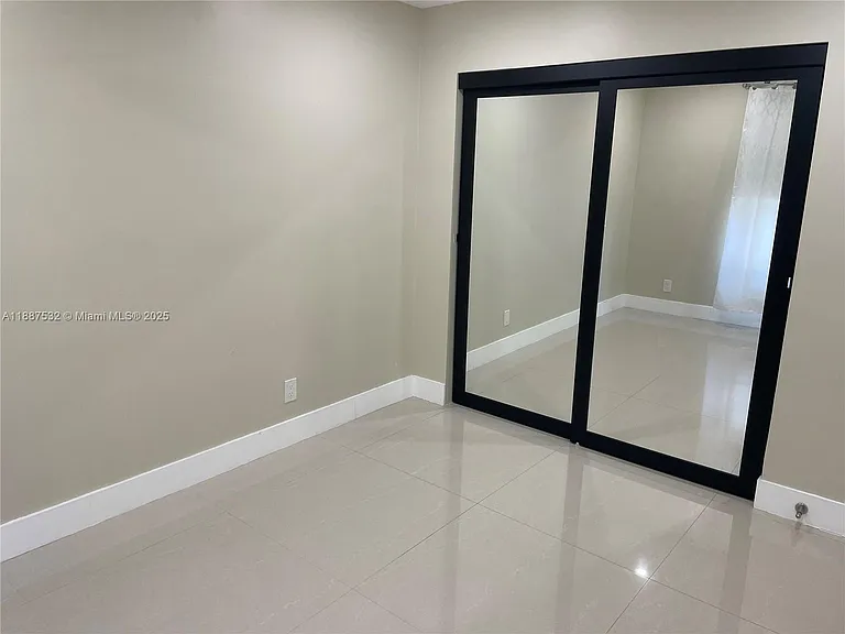 5002 Sheridan St — Photo 13