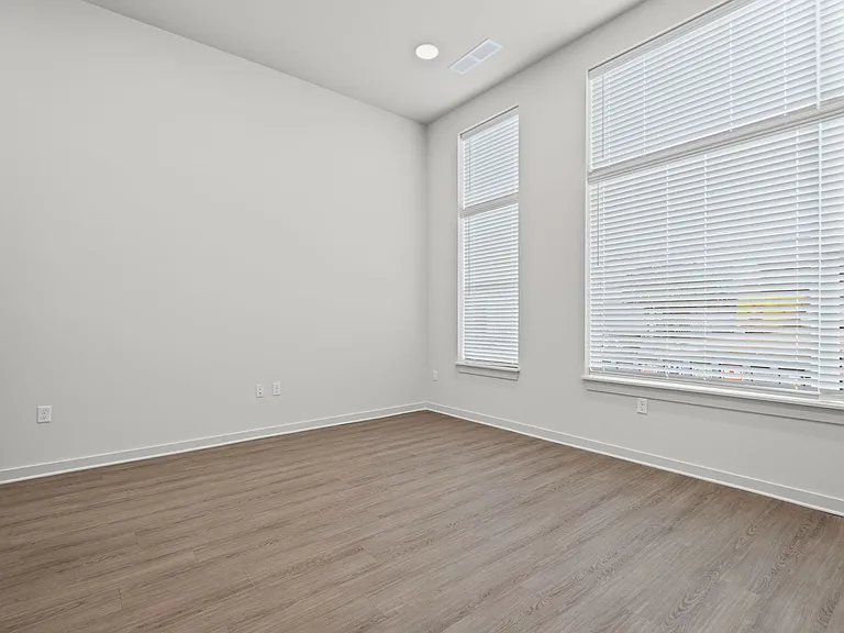 220 S Claybrook St — Photo 3