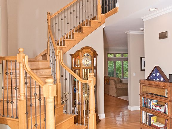 4th image of 1037 Wooded Crest Dr