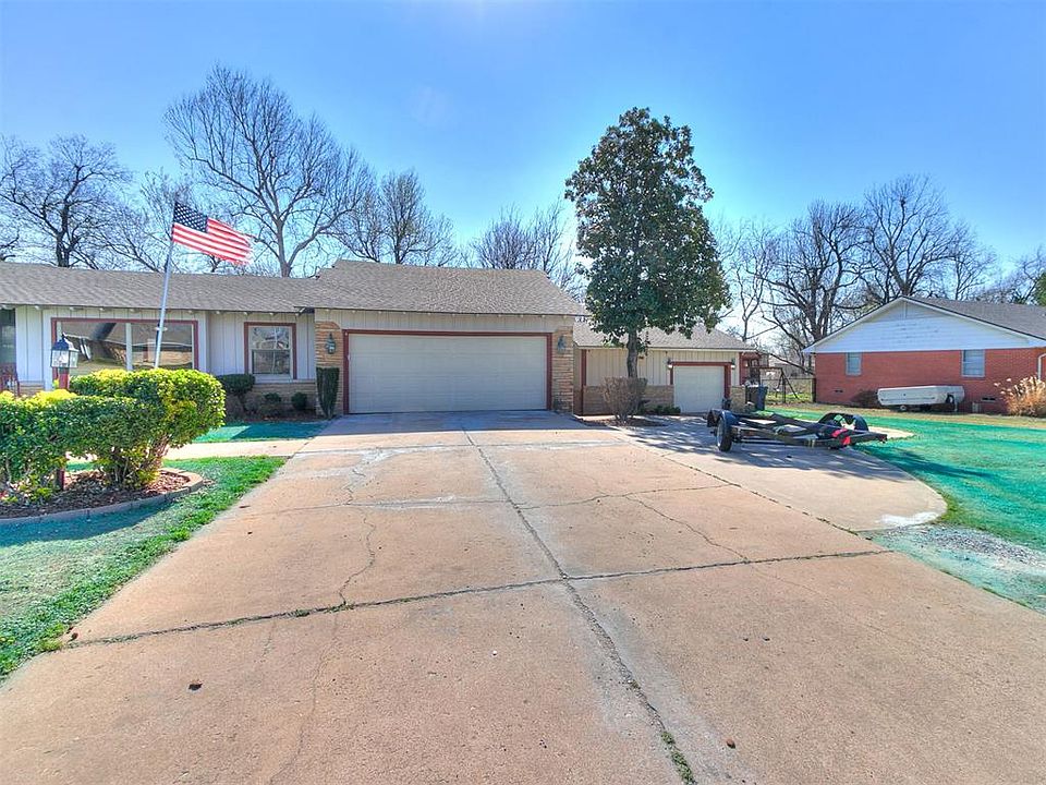 1st image of 104 W Ranchwood Ct