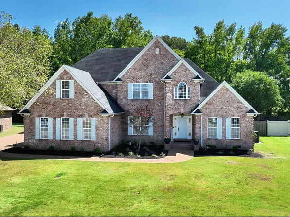 221 Flagstone Dr, Jackson, TN 38305