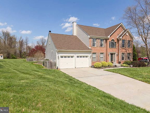 3rd image of 8 Raccoon Creek Ct