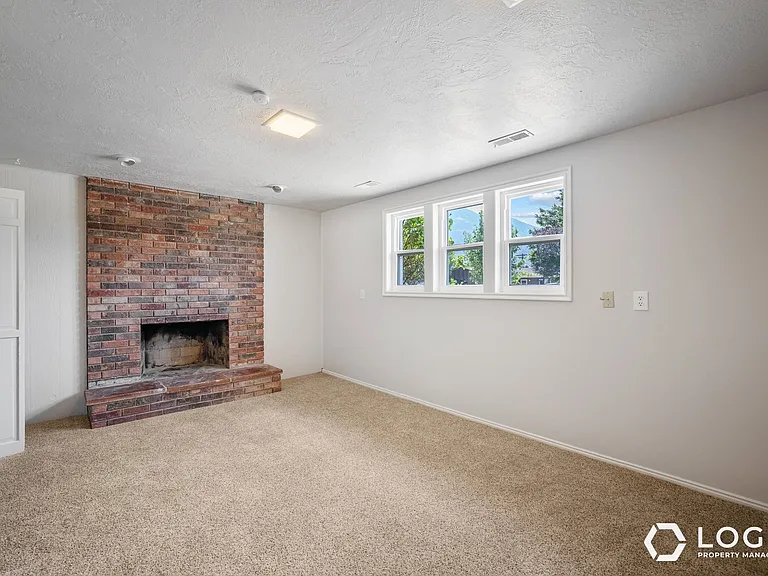 844 E 2800 N — Photo 17