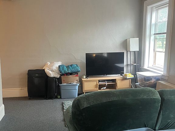 4th image of 7 Bank St APT 2